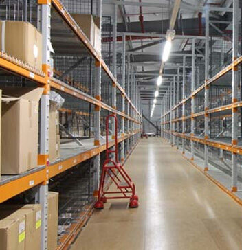 Intelligent warehouse shelving solution