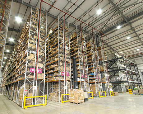 Adjustable Pallet Racking, very narrow aisle and multi-tier