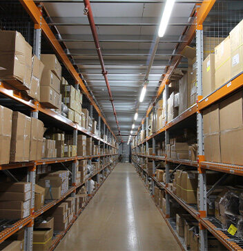 Long span shelving in warehouse solution