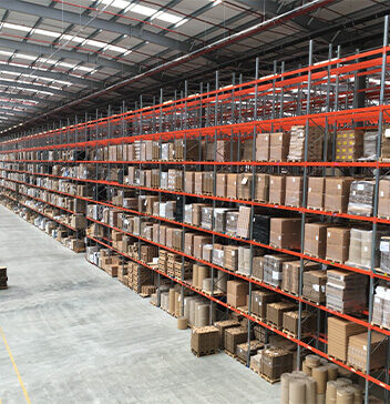Wide Aisle Racking with boxes, space utilisation
